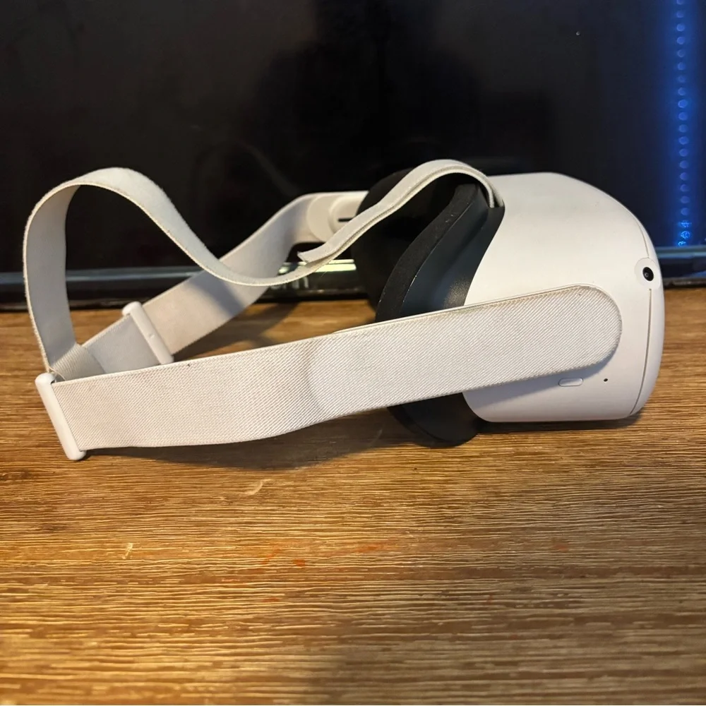 Oculus White VR Headset